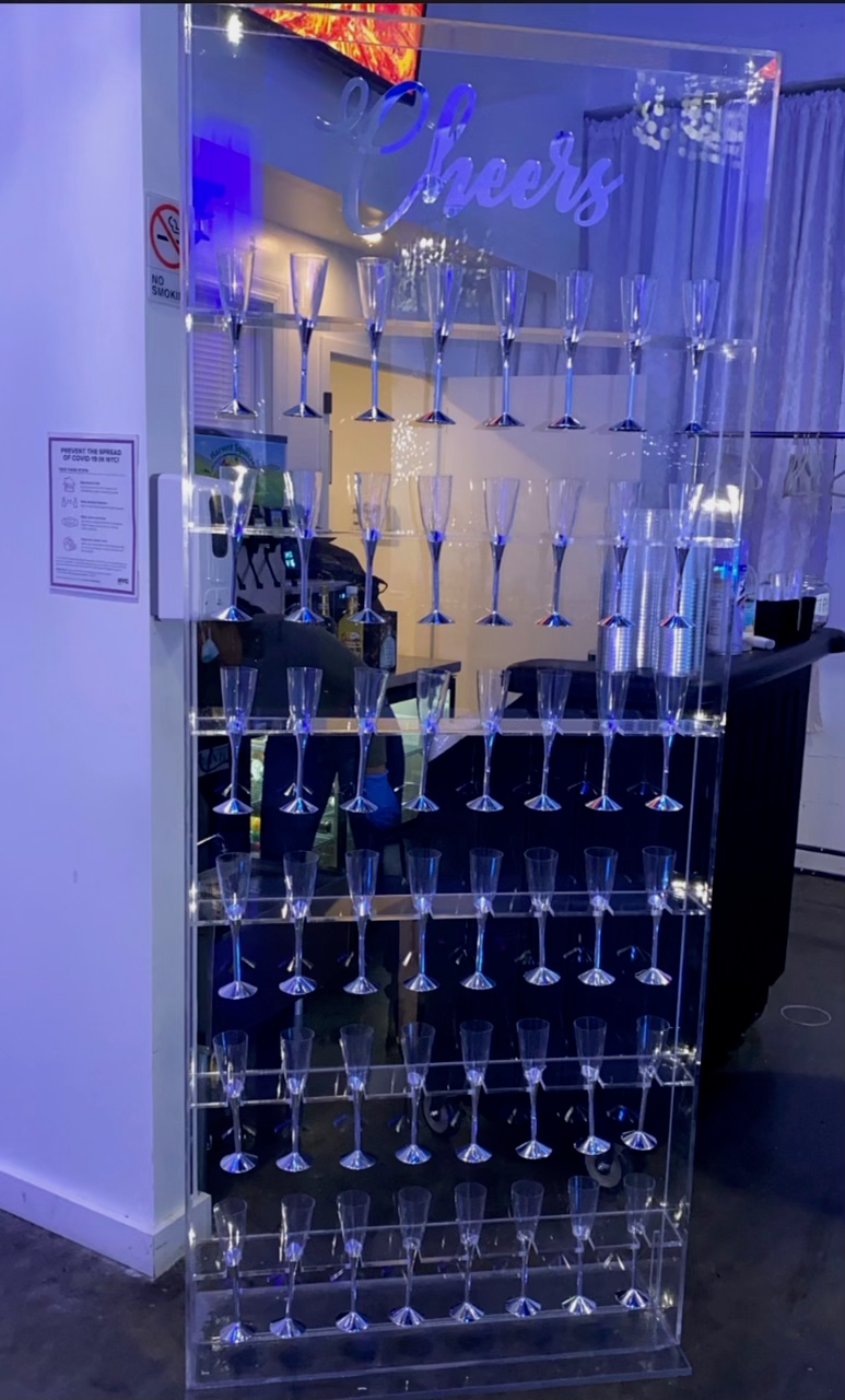 CLEAR CHAMPAGNE WALL